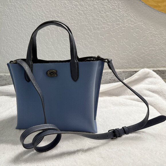 Coach Willow 24 - Picture 8 of 9